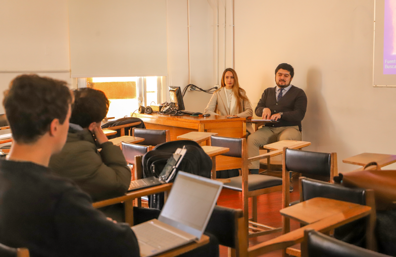 Imagen de la noticia: Estudiantes de Derecho y de la Clínica Jurídica UGM recibieron capacitaciones de la Superintendencia de Insolvencia y Reemprendimiento
