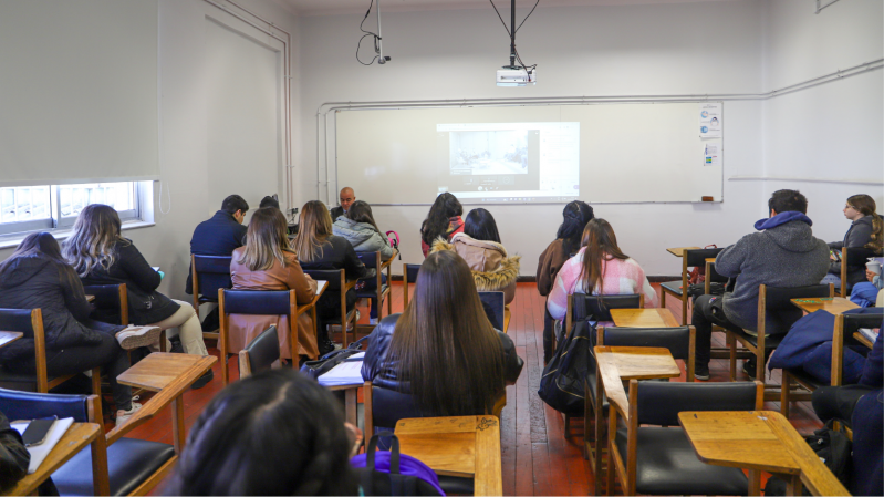 Foto 3 de 6: Estudiantes de la Escuela de Derecho UGM participaron de Clases Espejo junto a la U. de Morón de Argentina