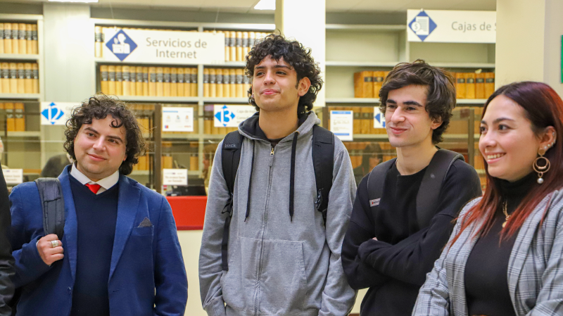 Foto 4 de 10: Estudiantes de Derecho UGM visitaron oficinas del Conservador de Bienes Raíces de Santiago (CBR)
