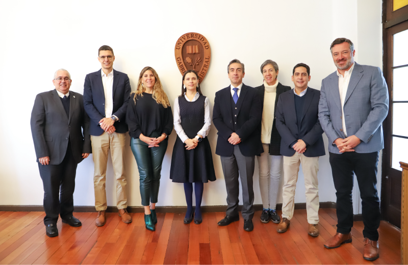 Imagen de la noticia: Representantes de Amazon Web Services (AWS) visitaron la UGM