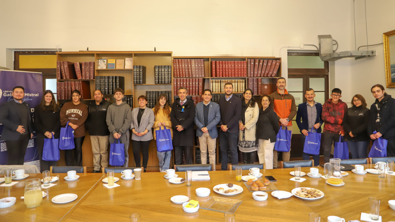 Foto 4 de 7: Nuevas y nuevos estudiantes fueron bienvenidos al 2do semestre 2023 en la U. Gabriela Mistral