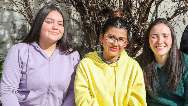 Foto 2 de 7: Nuevas y nuevos estudiantes fueron bienvenidos al 2do semestre 2023 en la U. Gabriela Mistral