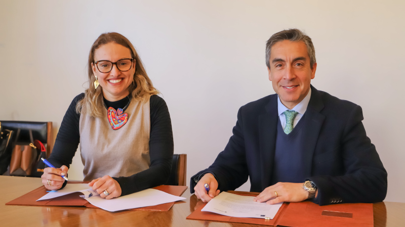 Foto 4 de 8: Cámara Chileno Brasileña de Comercio y Universidad Gabriela Mistral firmaron convenio de colaboración