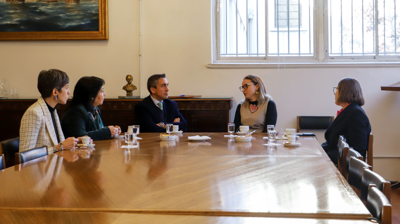 Foto 1 de 8: Cámara Chileno Brasileña de Comercio y Universidad Gabriela Mistral firmaron convenio de colaboración