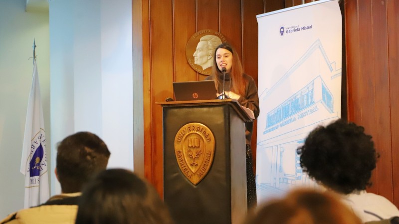 Foto 4 de 10: Universidad Gabriela Mistral presentó ante la comunidad el #22 de la Revista Akadémeia