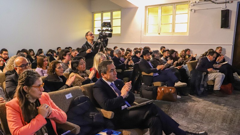 Imagen de la noticia: Universidad Gabriela Mistral realizó seminario académico “A Cincuenta Años: Cuidemos la Democracia”