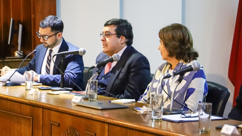 Foto 4 de 9: Universidad Gabriela Mistral realizó seminario académico “A Cincuenta Años: Cuidemos la Democracia”