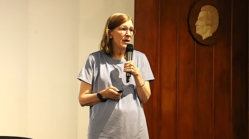 Imagen de la noticia: Video: Dra. Barbara Oakley en la UGM: "Aprender en la Era de la Inteligencia Artificial"