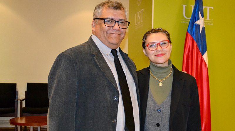 Foto 3 de 4: Directora de Investigación y Doctorados María Jesús Muñoz expuso en Jornada de Divulgación Científica