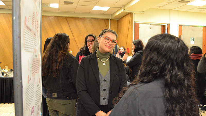 Foto 4 de 4: Directora de Investigación y Doctorados María Jesús Muñoz expuso en Jornada de Divulgación Científica