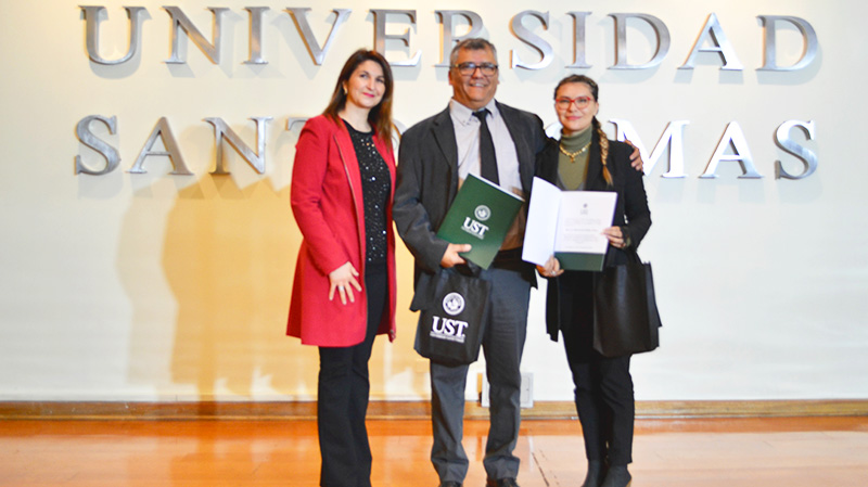 Foto 1 de 4: Directora de Investigación y Doctorados María Jesús Muñoz expuso en Jornada de Divulgación Científica