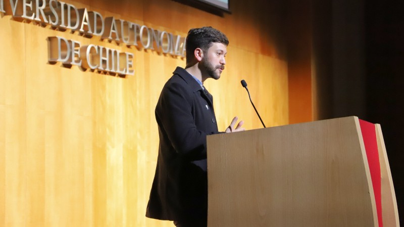 Foto 1 de 8: Gonzalo Correa, docente de Psicología UGM y Coordinador General de Centros de Atención Psicológica Universitarios (CAPUS), expuso en seminario sobre salud mental