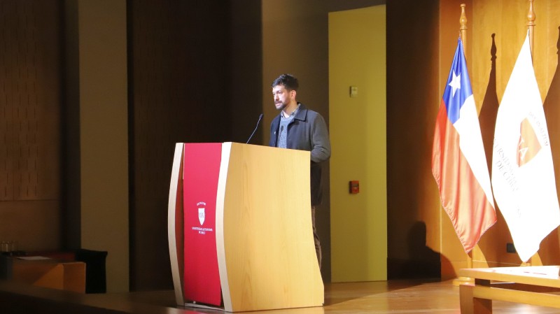 Foto 7 de 8: Gonzalo Correa, docente de Psicología UGM y Coordinador General de Centros de Atención Psicológica Universitarios (CAPUS), expuso en seminario sobre salud mental