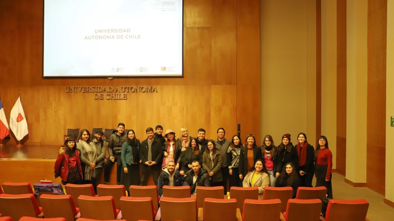 Foto 3 de 8: Gonzalo Correa, docente de Psicología UGM y Coordinador General de Centros de Atención Psicológica Universitarios (CAPUS), expuso en seminario sobre salud mental