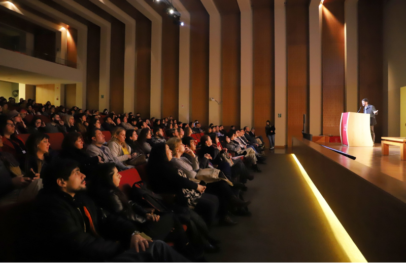Imagen de la noticia: Gonzalo Correa, docente de Psicología UGM y Coordinador General de Centros de Atención Psicológica Universitarios (CAPUS), expuso en seminario sobre salud mental