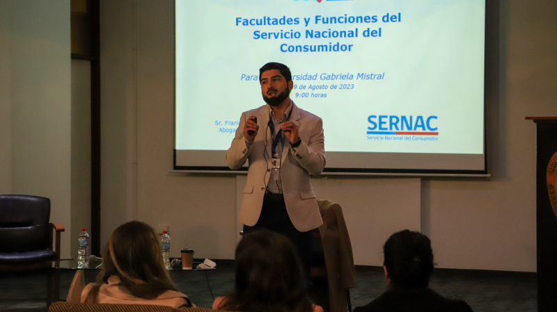 Foto 5 de 9: Servicio Nacional del Consumidor expuso sobre sus atribuciones institucionales en foro de Derecho UGM