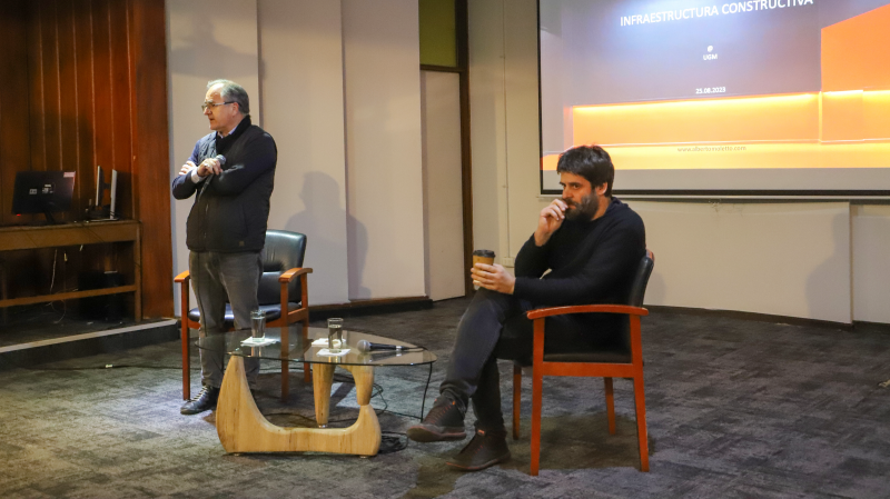 Foto 1 de 4: Alberto Moletto conversó sobre infraestructura constructiva con estudiantes de la Escuela de Arquitectura UGM