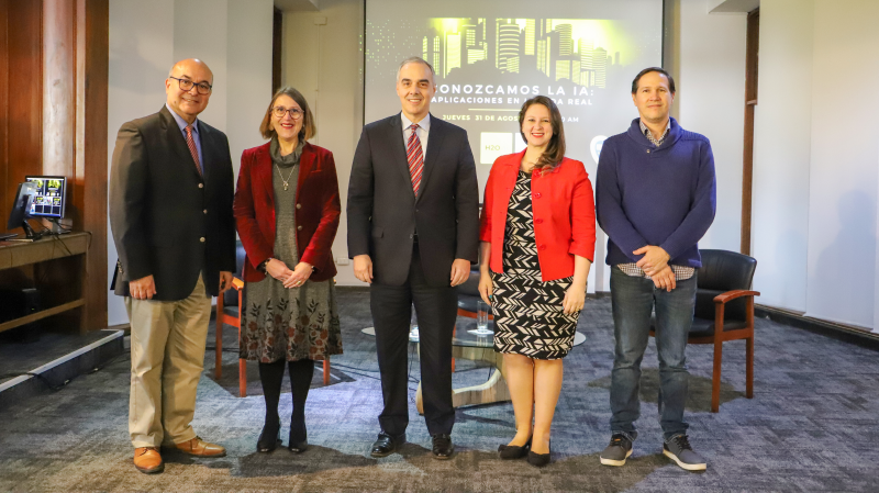 Foto 2 de 6: Cámara Chileno Brasileña de Comercio e Ingeniería Comercial UGM realizaron charla sobre IA junto a H2o.ai y Witbor