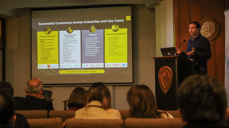 Foto 6 de 6: Cámara Chileno Brasileña de Comercio e Ingeniería Comercial UGM realizaron charla sobre IA junto a H2o.ai y Witbor
