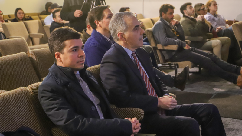 Foto 3 de 6: Cámara Chileno Brasileña de Comercio e Ingeniería Comercial UGM realizaron charla sobre IA junto a H2o.ai y Witbor