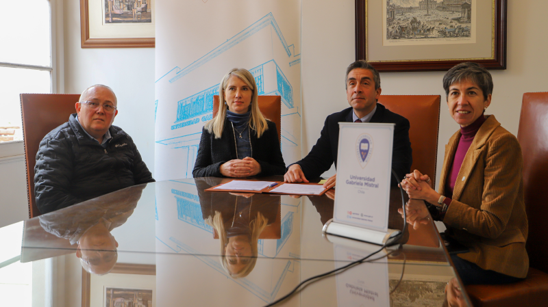 Foto 4 de 5: Universidad Gabriela Mistral firmó convenio de colaboración con la Universidad Santander