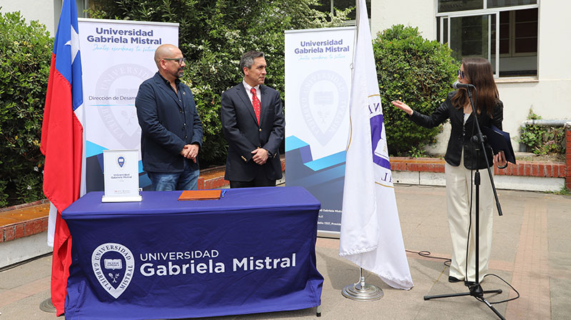 Foto 1 de 8: Universidad Gabriela Mistral firmó convenio de colaboración con el Centro Gabriela Mistral (GAM)