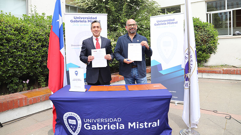 Foto 5 de 8: Universidad Gabriela Mistral firmó convenio de colaboración con el Centro Gabriela Mistral (GAM)