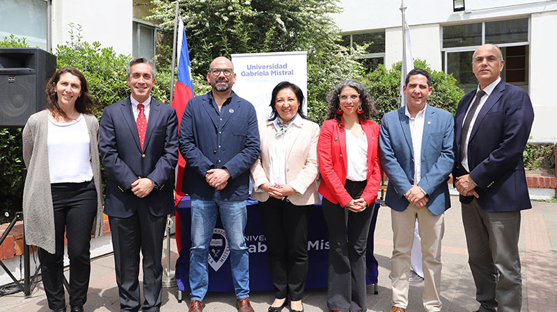 Foto 6 de 8: Universidad Gabriela Mistral firmó convenio de colaboración con el Centro Gabriela Mistral (GAM)