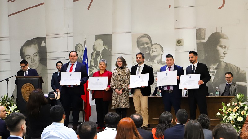 Foto 2 de 9: Universidad Gabriela Mistral realizó ceremonias de titulación para sus egresados y titulados