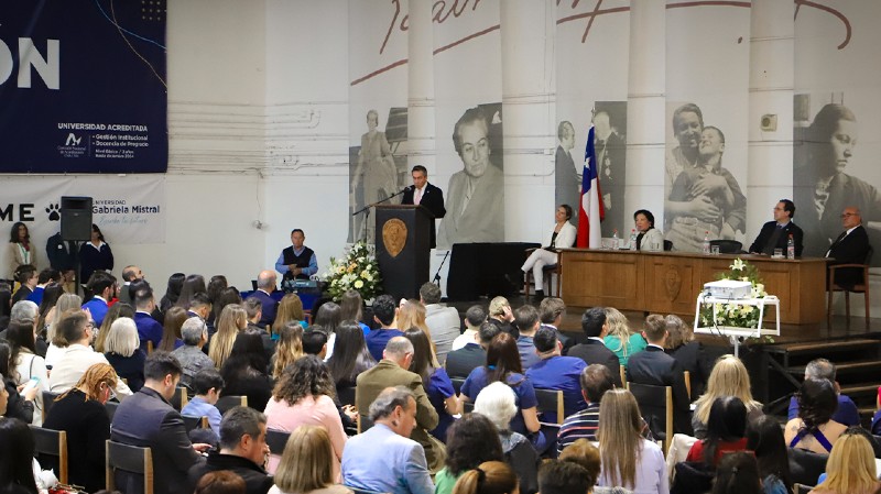 Foto 5 de 9: Universidad Gabriela Mistral realizó ceremonias de titulación para sus egresados y titulados