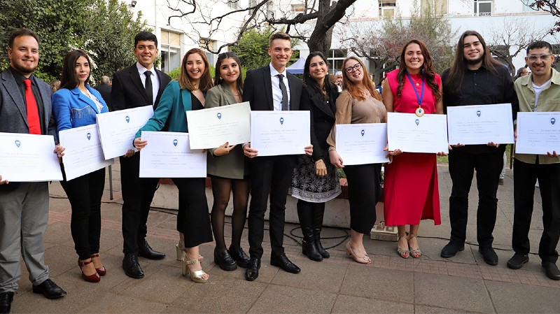 Foto 6 de 9: Universidad Gabriela Mistral realizó ceremonias de titulación para sus egresados y titulados
