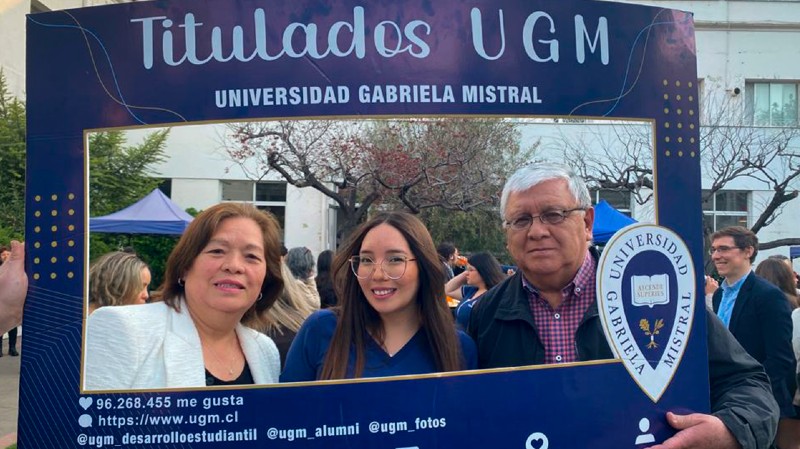 Foto 8 de 9: Universidad Gabriela Mistral realizó ceremonias de titulación para sus egresados y titulados