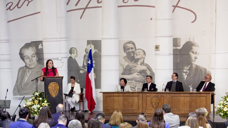 Foto 55 de 67: Galería fotográfica (Segunda Parte): Ceremonia de Titulación UGM Año Académico 2023 Escuela de Diseño y Artes Digitales, Psicología, Ciencias de la Salud, Educación y Magísteres