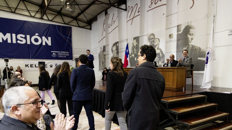 Foto 2 de 57: Galería fotográfica (Primera Parte): Ceremonia de Titulación UGM Año Académico 2023 Facultades de Ciencias Sociales, Jurídicas y Humanidades y de Negocios y Tecnologías