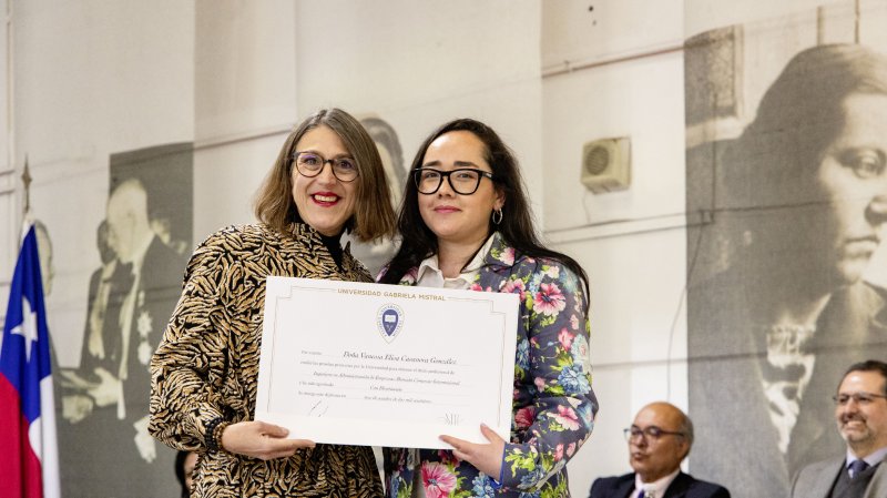Foto 41 de 62: Galería fotográfica (Segunda Parte): Ceremonia de Titulación UGM Año Académico 2023 Facultades de Ciencias Sociales, Jurídicas y Humanidades y de Negocios y Tecnologías