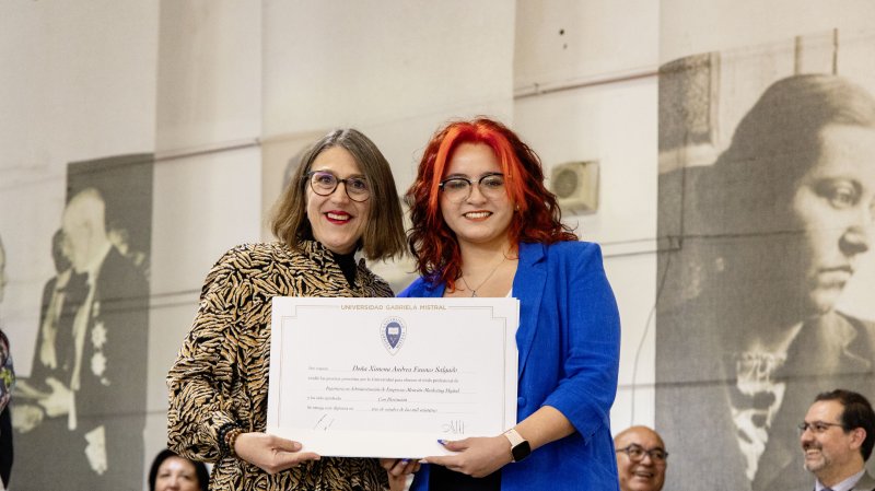 Foto 42 de 62: Galería fotográfica (Segunda Parte): Ceremonia de Titulación UGM Año Académico 2023 Facultades de Ciencias Sociales, Jurídicas y Humanidades y de Negocios y Tecnologías