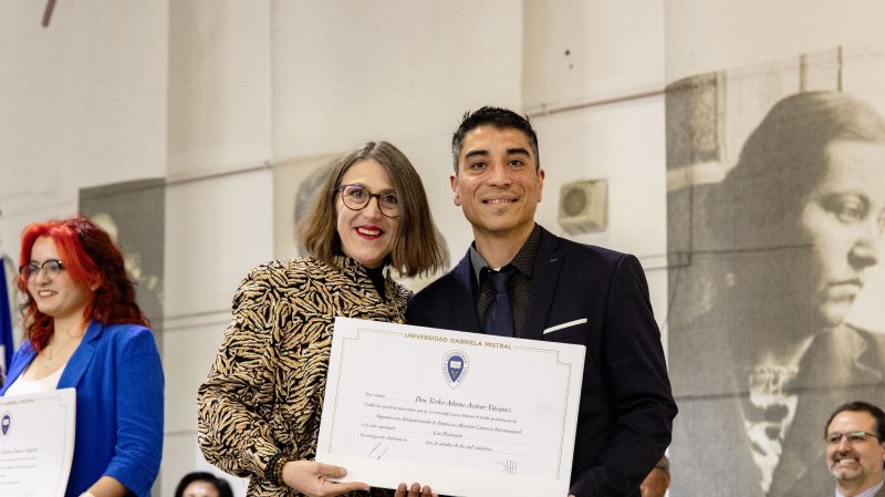 Foto 43 de 62: Galería fotográfica (Segunda Parte): Ceremonia de Titulación UGM Año Académico 2023 Facultades de Ciencias Sociales, Jurídicas y Humanidades y de Negocios y Tecnologías