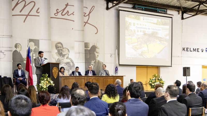 Foto 48 de 62: Galería fotográfica (Segunda Parte): Ceremonia de Titulación UGM Año Académico 2023 Facultades de Ciencias Sociales, Jurídicas y Humanidades y de Negocios y Tecnologías