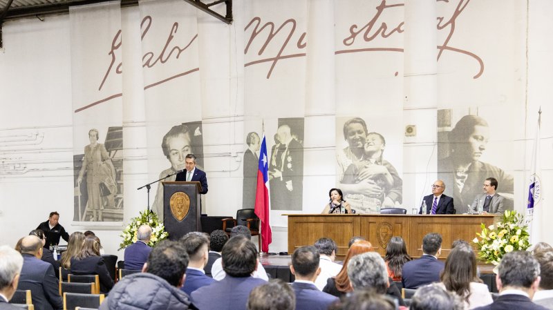 Foto 52 de 62: Galería fotográfica (Segunda Parte): Ceremonia de Titulación UGM Año Académico 2023 Facultades de Ciencias Sociales, Jurídicas y Humanidades y de Negocios y Tecnologías