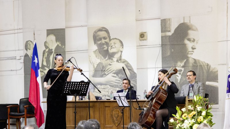 Foto 56 de 62: Galería fotográfica (Segunda Parte): Ceremonia de Titulación UGM Año Académico 2023 Facultades de Ciencias Sociales, Jurídicas y Humanidades y de Negocios y Tecnologías
