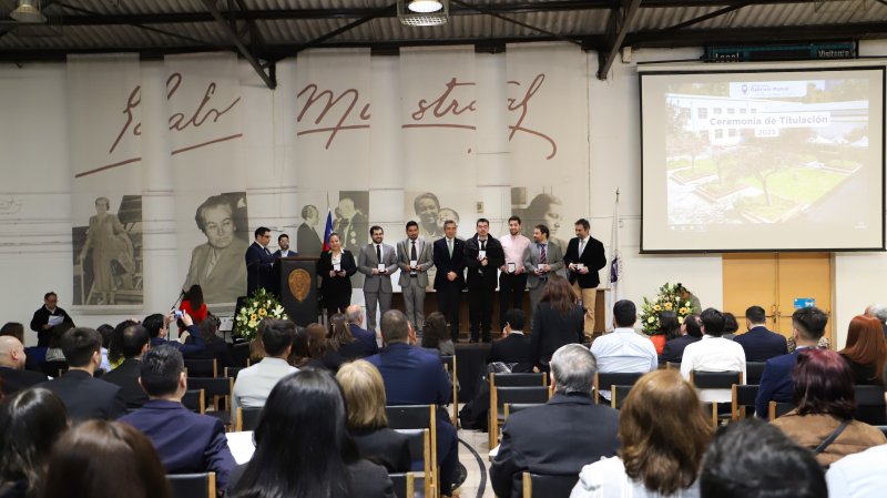 Foto 47 de 62: Galería fotográfica (Segunda Parte): Ceremonia de Titulación UGM Año Académico 2023 Facultades de Ciencias Sociales, Jurídicas y Humanidades y de Negocios y Tecnologías