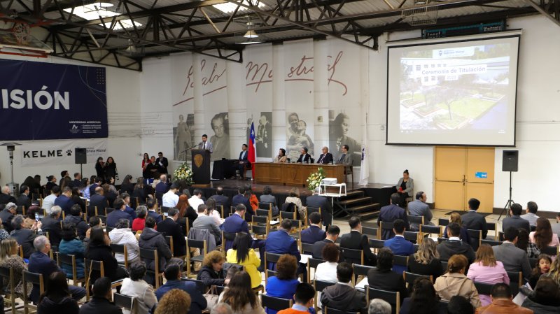 Foto 50 de 62: Galería fotográfica (Segunda Parte): Ceremonia de Titulación UGM Año Académico 2023 Facultades de Ciencias Sociales, Jurídicas y Humanidades y de Negocios y Tecnologías