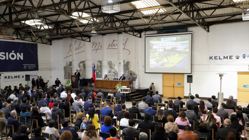 Foto 55 de 62: Galería fotográfica (Segunda Parte): Ceremonia de Titulación UGM Año Académico 2023 Facultades de Ciencias Sociales, Jurídicas y Humanidades y de Negocios y Tecnologías