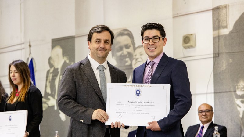 Foto 11 de 57: Galería fotográfica (Primera Parte): Ceremonia de Titulación UGM Año Académico 2023 Facultades de Ciencias Sociales, Jurídicas y Humanidades y de Negocios y Tecnologías