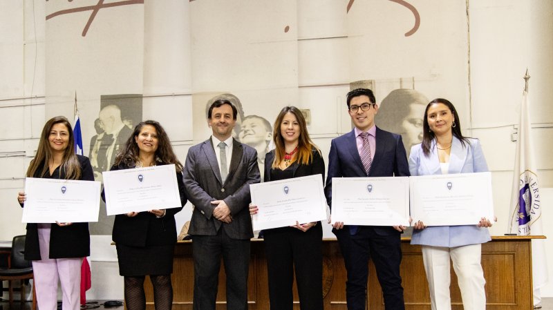 Foto 13 de 57: Galería fotográfica (Primera Parte): Ceremonia de Titulación UGM Año Académico 2023 Facultades de Ciencias Sociales, Jurídicas y Humanidades y de Negocios y Tecnologías