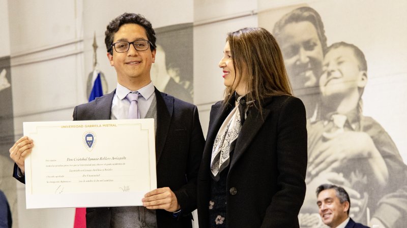 Foto 15 de 57: Galería fotográfica (Primera Parte): Ceremonia de Titulación UGM Año Académico 2023 Facultades de Ciencias Sociales, Jurídicas y Humanidades y de Negocios y Tecnologías