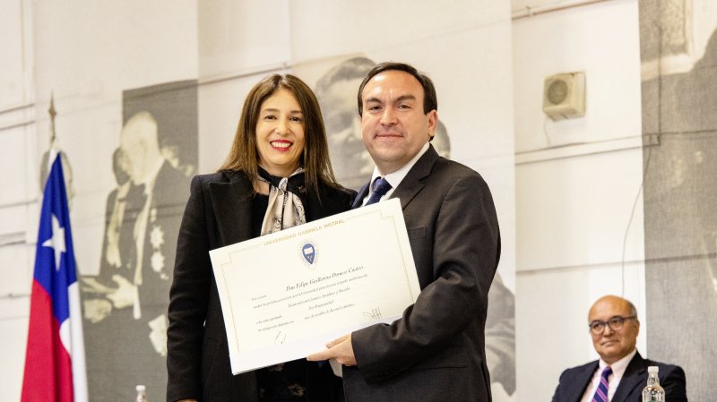 Foto 16 de 57: Galería fotográfica (Primera Parte): Ceremonia de Titulación UGM Año Académico 2023 Facultades de Ciencias Sociales, Jurídicas y Humanidades y de Negocios y Tecnologías