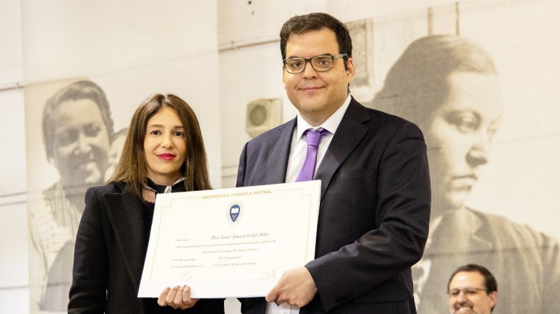 Foto 18 de 57: Galería fotográfica (Primera Parte): Ceremonia de Titulación UGM Año Académico 2023 Facultades de Ciencias Sociales, Jurídicas y Humanidades y de Negocios y Tecnologías