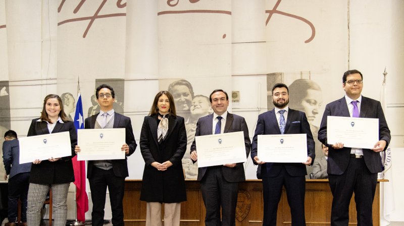 Foto 19 de 57: Galería fotográfica (Primera Parte): Ceremonia de Titulación UGM Año Académico 2023 Facultades de Ciencias Sociales, Jurídicas y Humanidades y de Negocios y Tecnologías