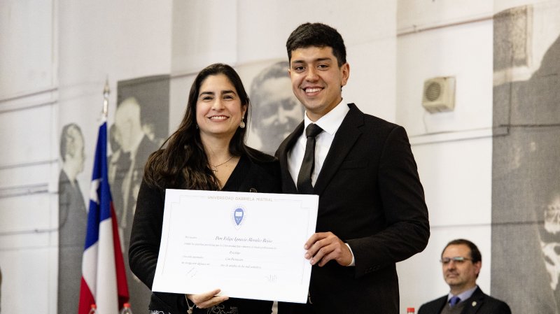 Foto 19 de 57: Galería fotográfica (Primera Parte): Ceremonia de Titulación UGM Año Académico 2023 Escuela de Diseño y Artes Digitales, Psicología, Ciencias de la Salud, Educación y Magísteres